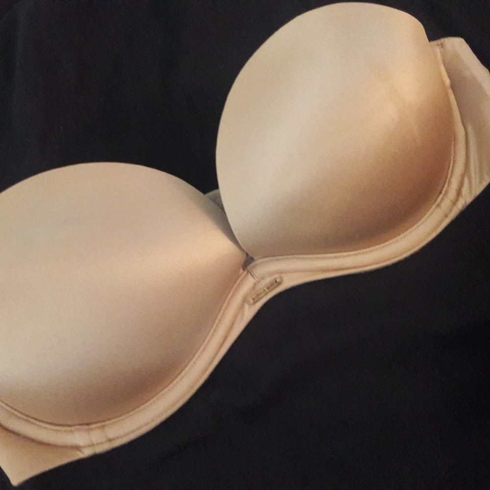 Strapless nude VS bra
